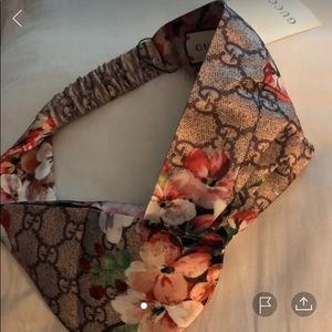 Never worn Gucci blossom headband